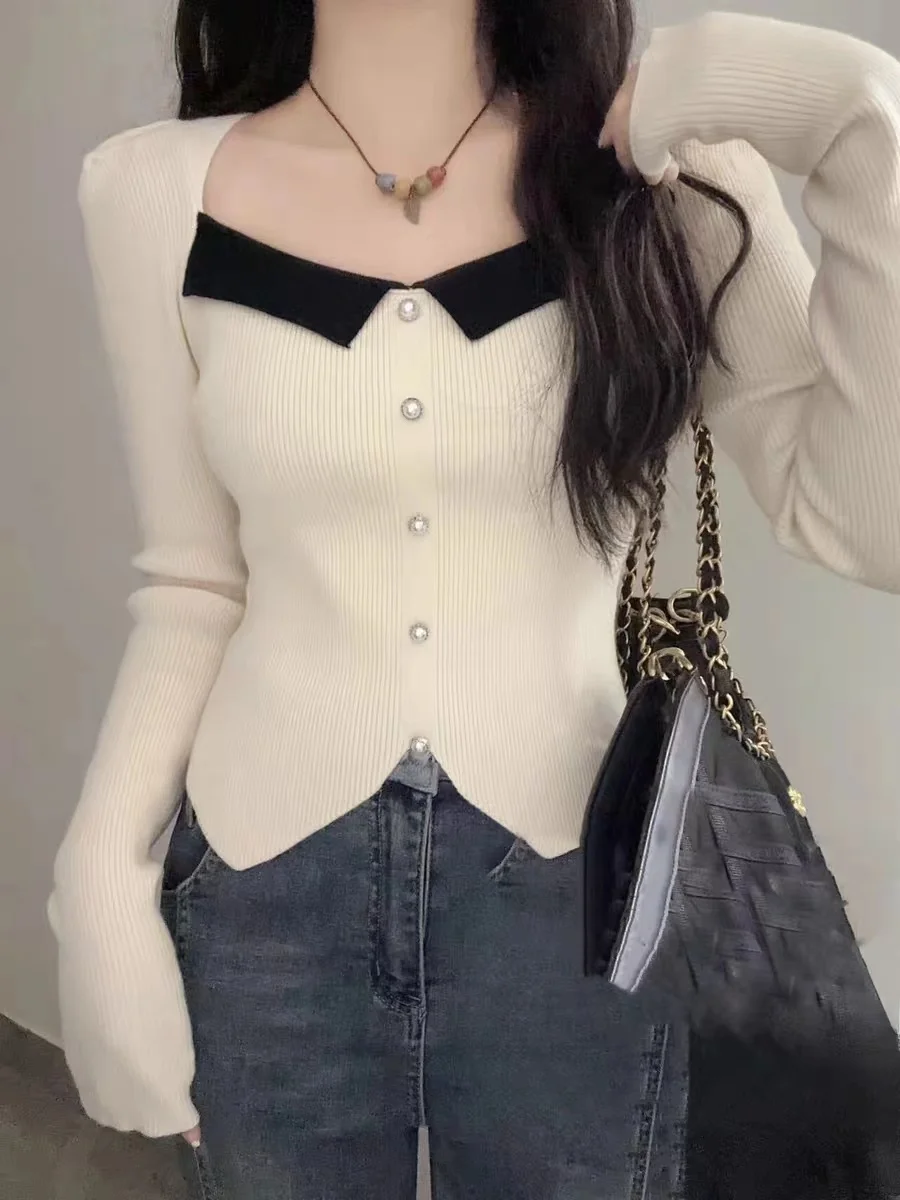 قميص نسائي محبوك بقصة ضيقة للربيع والخريف سترة غير متماثلة بياقة مربعة ملابس داخلية بنمط جميل وأكمام طويلة