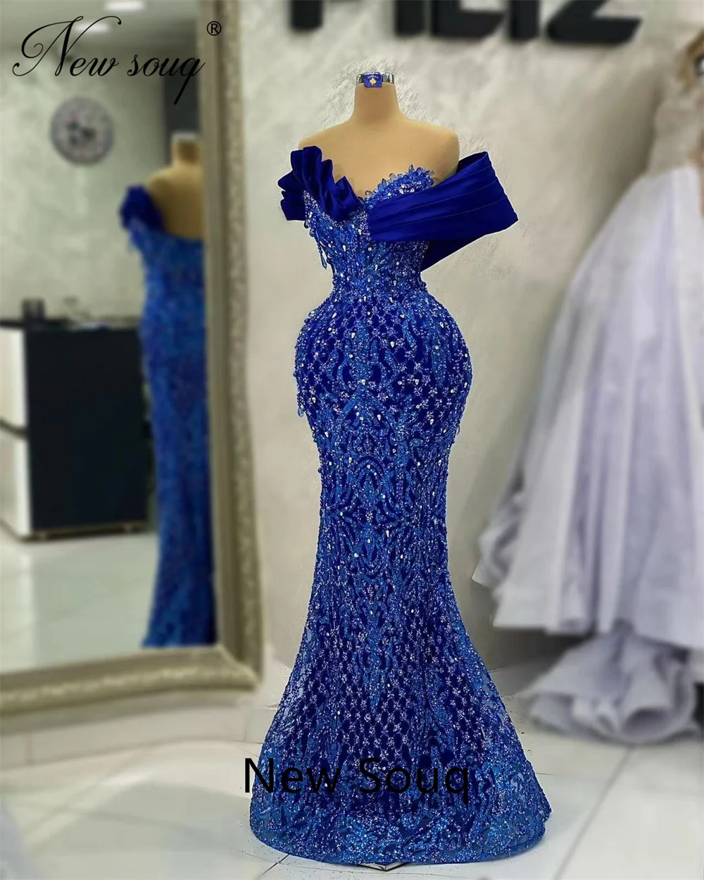 

Royal Blue Sparkly Beading Celebrity Dresses Off Shoulder Evening Gowns 2023 Dubai Design Crystal Women Party Dress For Weddings