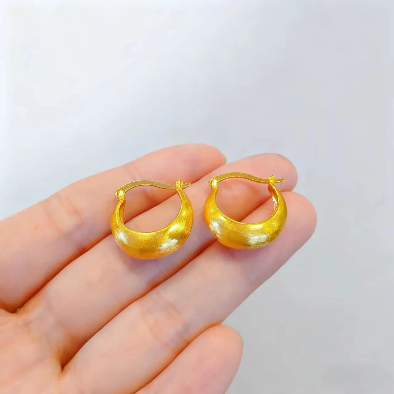 

kt18 Gold Color Matte Crescent-shaped Ear Clasp Earring for Women Sparkling Earrings Wedding Valentine's Day Birthday Jewelry