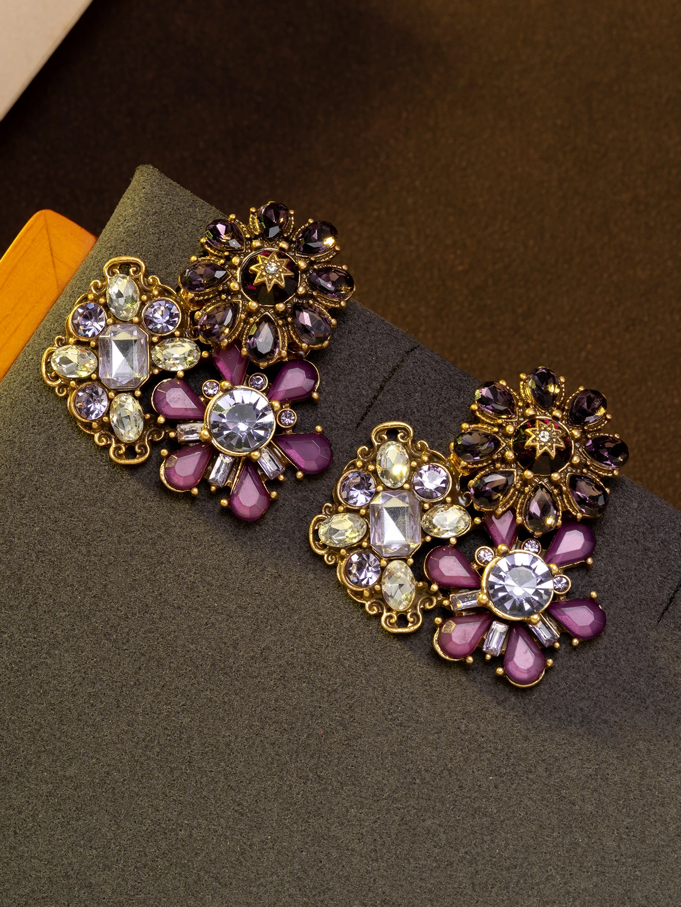 1 Pair of Vintage Exquisite Colorful Purple Rhinestone-Embellished Flower Cluster Luxury Earrings Suitable for Women to Wear Daily or at Parties, or as a Gift