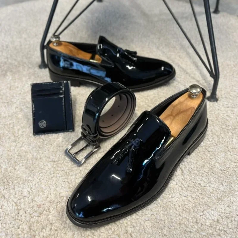 Mocassins de couro envernizado preto masculino, sapatos de negócios para casamento, borlas formais, novos, tamanho 38-46