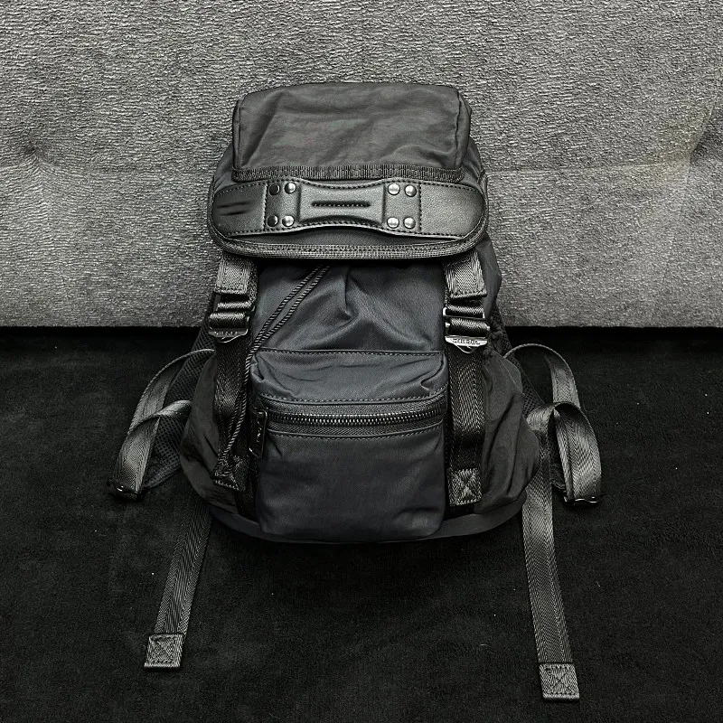 European And American Retro High-end Personalized Vertical Square Waterproof Nylon Cloth Outdoor Hiking Backpack For Women Trend