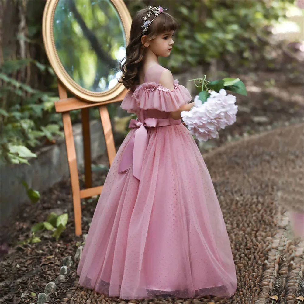 O คอลูกไม้จีบคริสตัลแขนสั้นสายอย่างเป็นทางการ Communion Gown สําหรับสาวโบว์ความยาวชั้น Sweep Train ดอกไม้สาวชุด