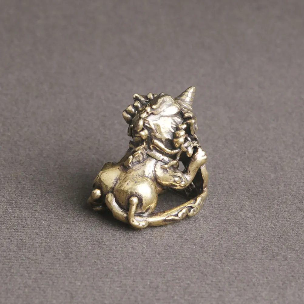 

Auspicious Brass Kirin Desktop Ornament Vintage Style Decorative Brassware Craft Decoration for Office Shelf Home