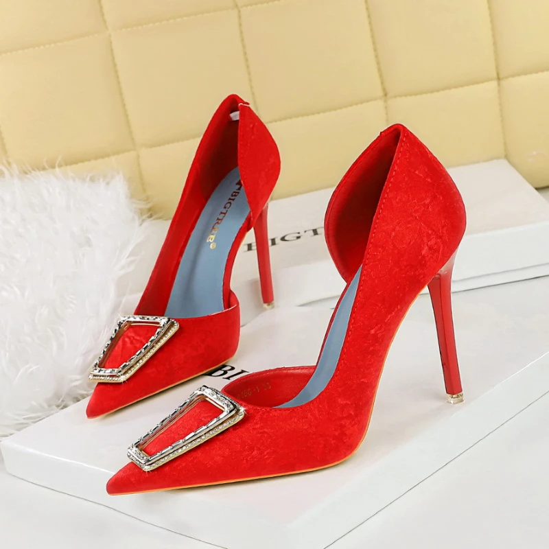 

European American Style Banquet High Heels Thin Heels Shallow Mouth Pointed Toe Metal Buckle Side Hollow High Heels Single Shoes