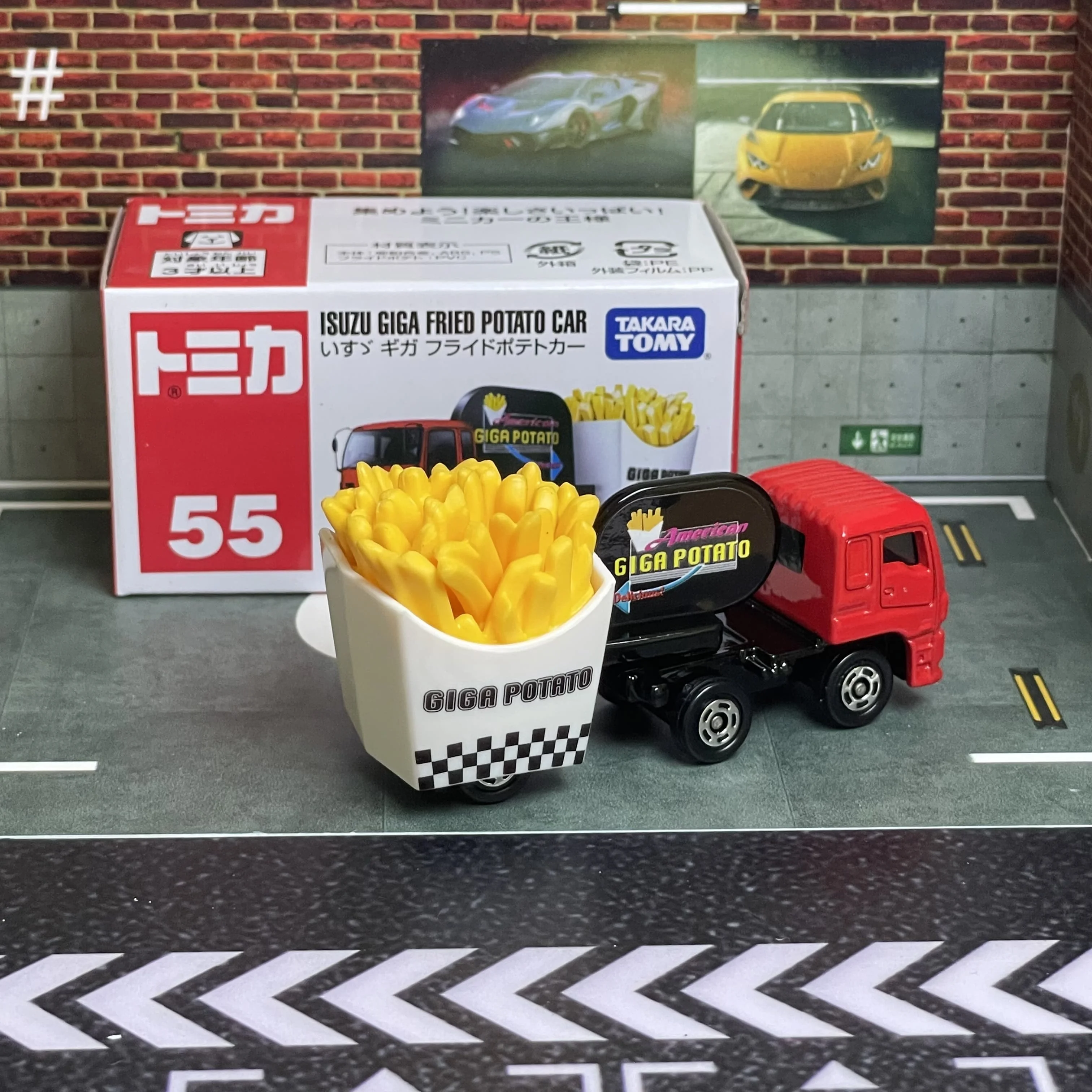 Takara Tomy Tomica, coche de aleación estática de fundición No.55 Isuzu Giga, vehículo de patatas fritas, modo de Metal fundido a presión, colección de juguetes para niños
