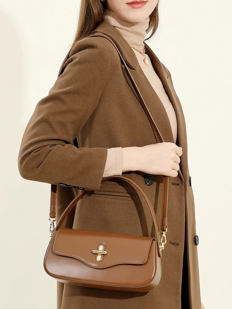 حقيبة يد أنيقة من الجلد الطبيعي لعام 2025 للنساء حقيبة كتف بمقبض علوي مع حزام قابل للفصل ومحفظة تحت الإبط