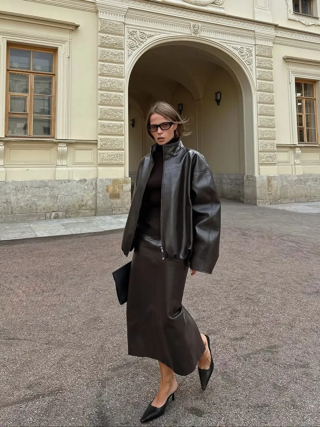 Retro Stand Collar Leather Jacket Women Fashion Lapel Full Sleeve Zipper Loose Jackets 2025 New Lady High Street Chic Outwear