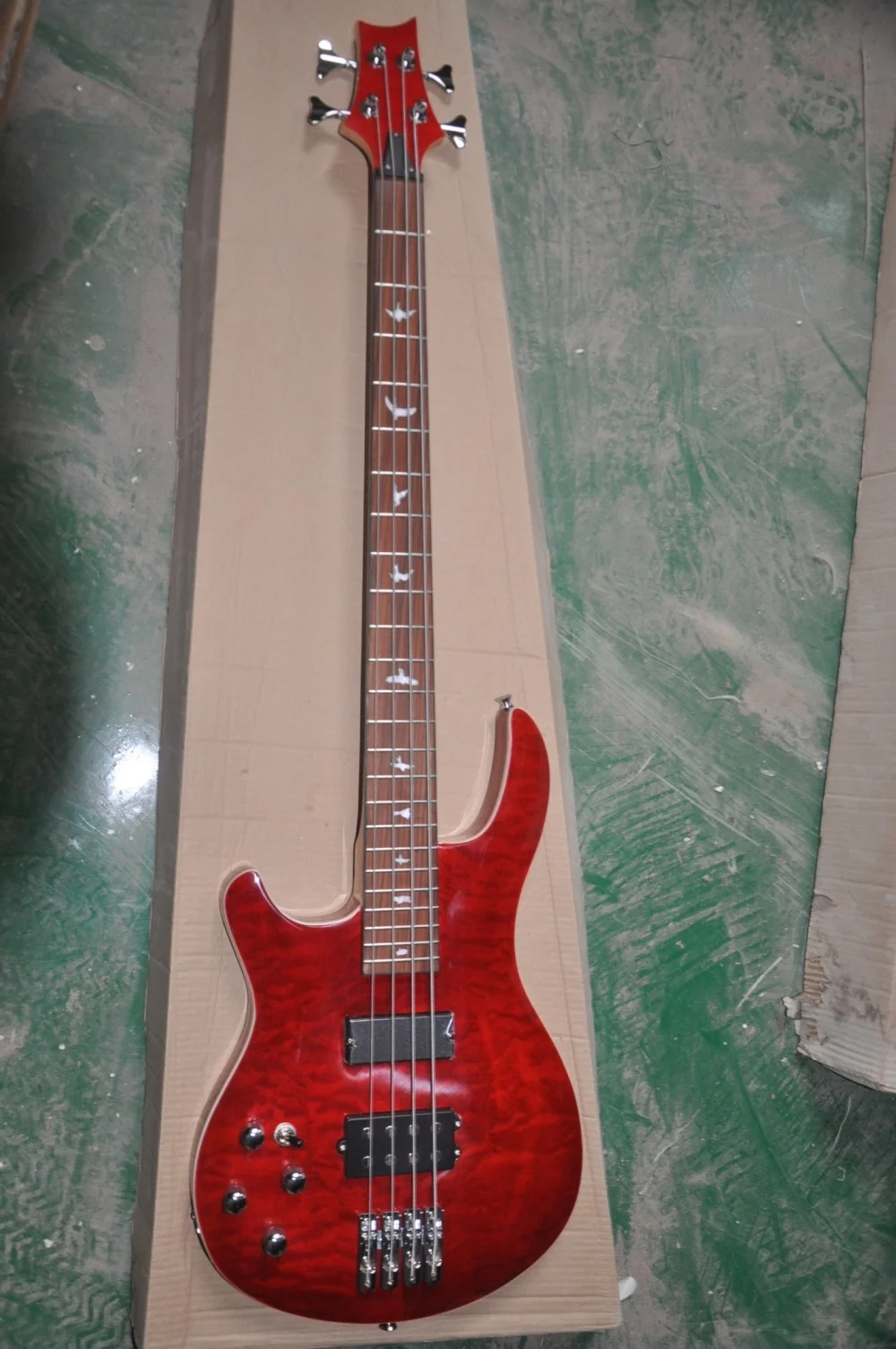 4 Strings Electric Bass Guitar With Rosewood Fretboard Black Hardware Customization Service view 3