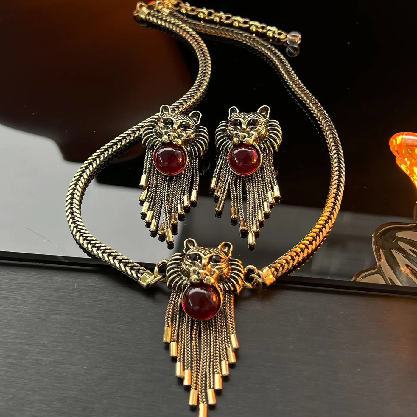 Antique Tone Lion Head Red Stone Tassel Necklace Dangle Earrings Set Retro Animal Statement Women Party Dress Up Jewelry Suit