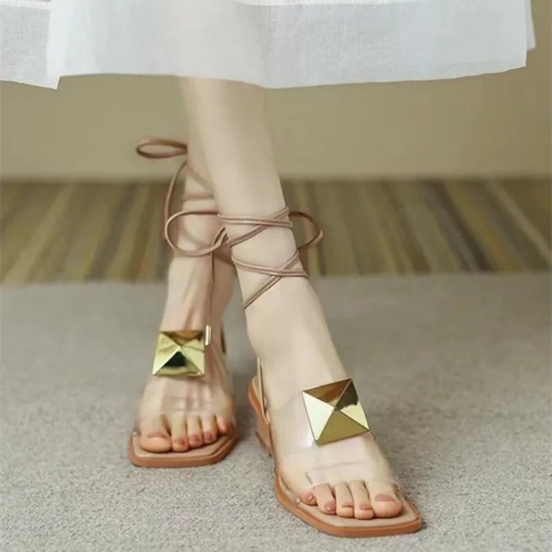 Nieuwe Vierkante Kop Pvc Klinknagel Decoratie Cross Strap Mode Dames Schoenen Zomer Sexy Licht Casual Sandalen Sandalias De Mujer