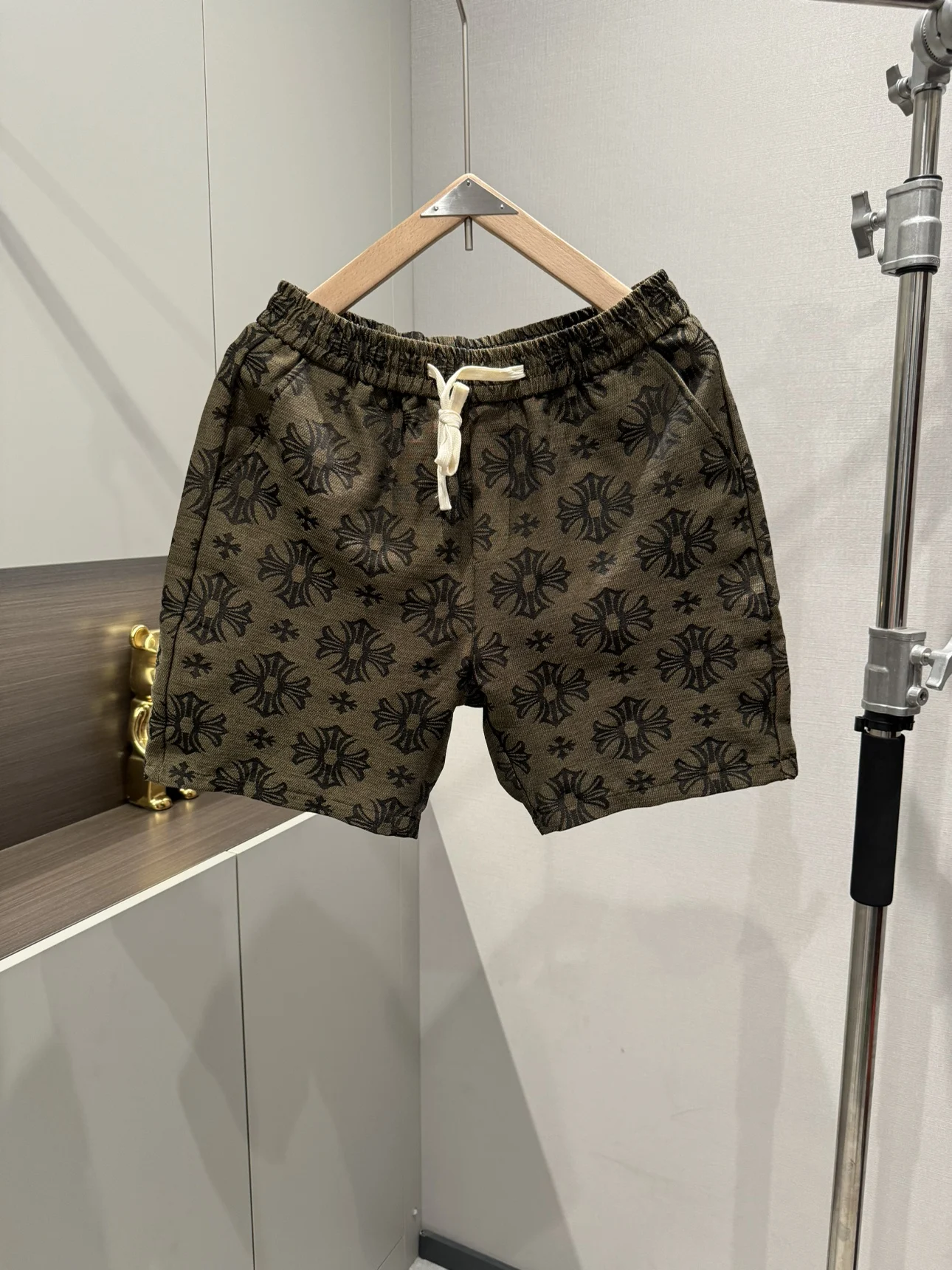 

Летние мужские свободные шорты с принтом, модные пляжные повседневные брюки прямого кроя длиной три четверти, молодежные спортивные штаны для активного отдыха, коллекция 2025 года