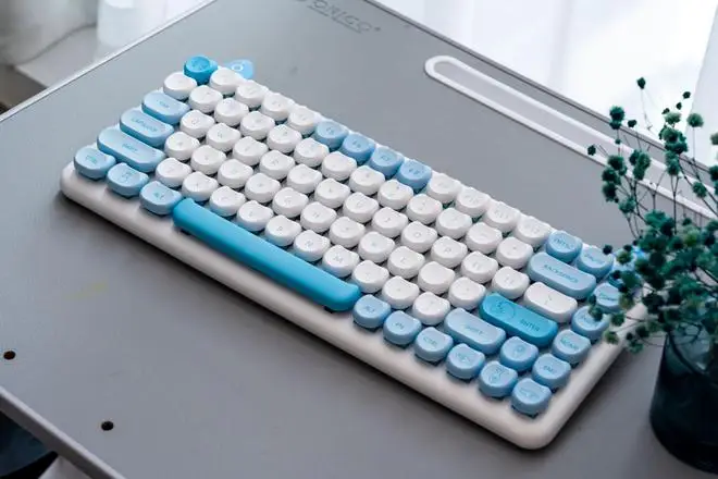 Imagem -04 - Teclado Mecânico do Jogo do Gato Gatinho Azul Prendido Bluetooth sem Fio Dual-mode Luminoso Branco Iqunix-m80