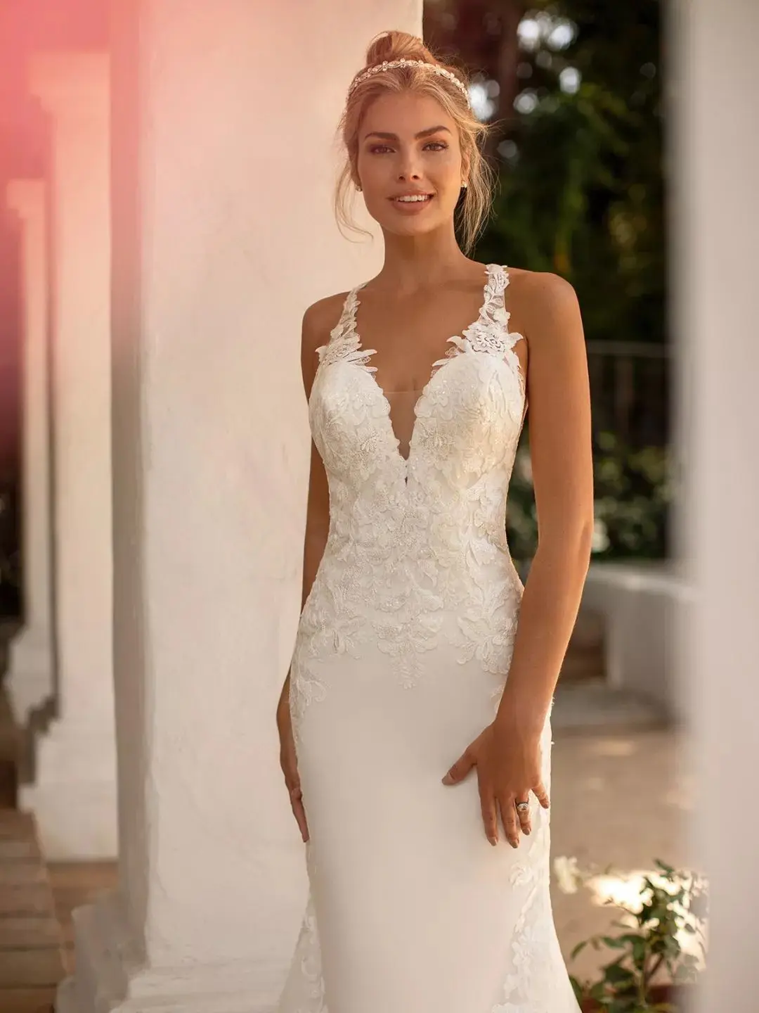 Classic suspender wedding dress for women's brides, sleeveless decal mermaid zipper trailing wedding dress, backless sexy dress
