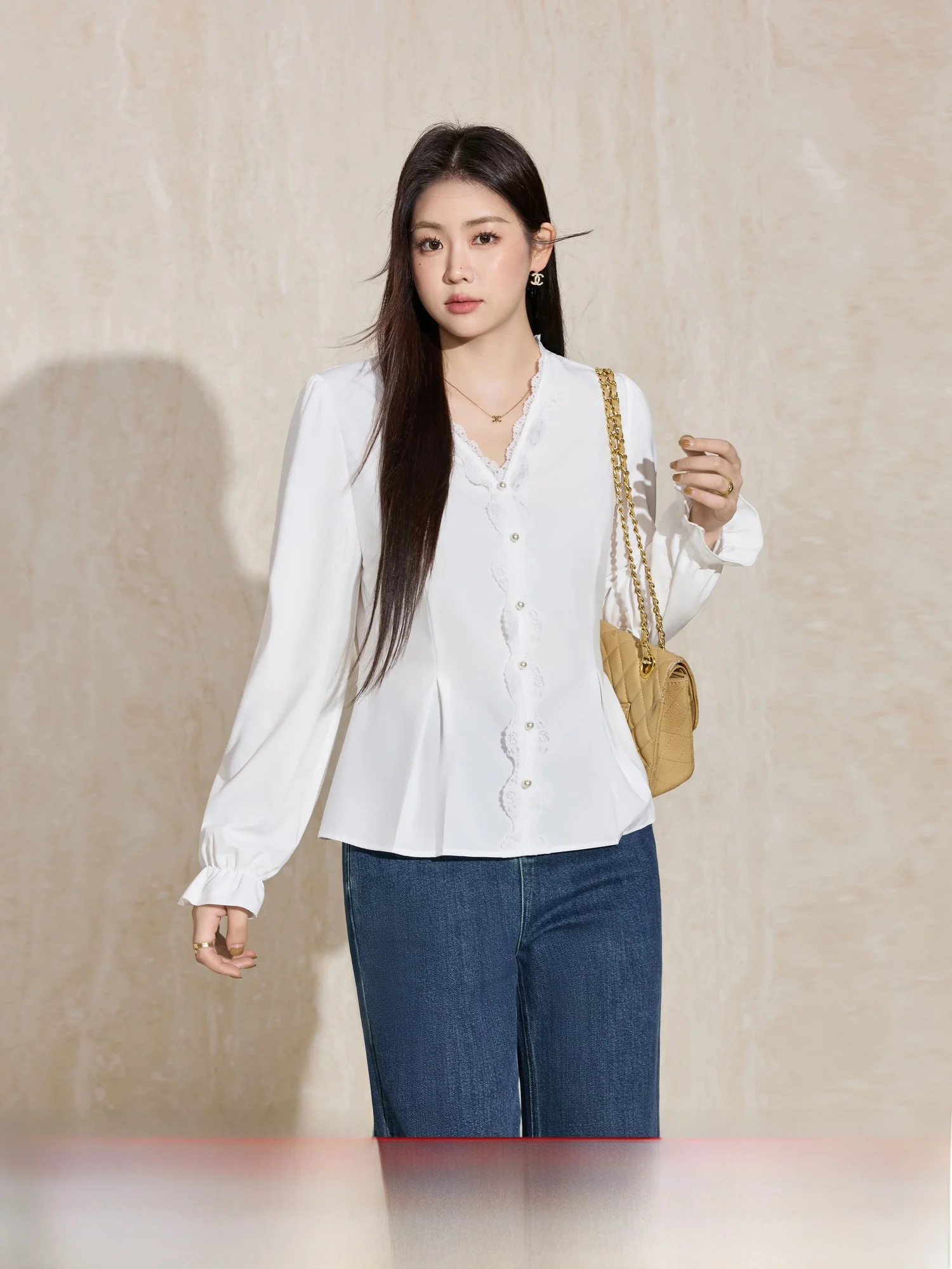 

Ele Lace Trim Long Sve V-Ne irt plus Size Women's Faion Spring New Le Top Commute Sle Loose Fit Polyest...