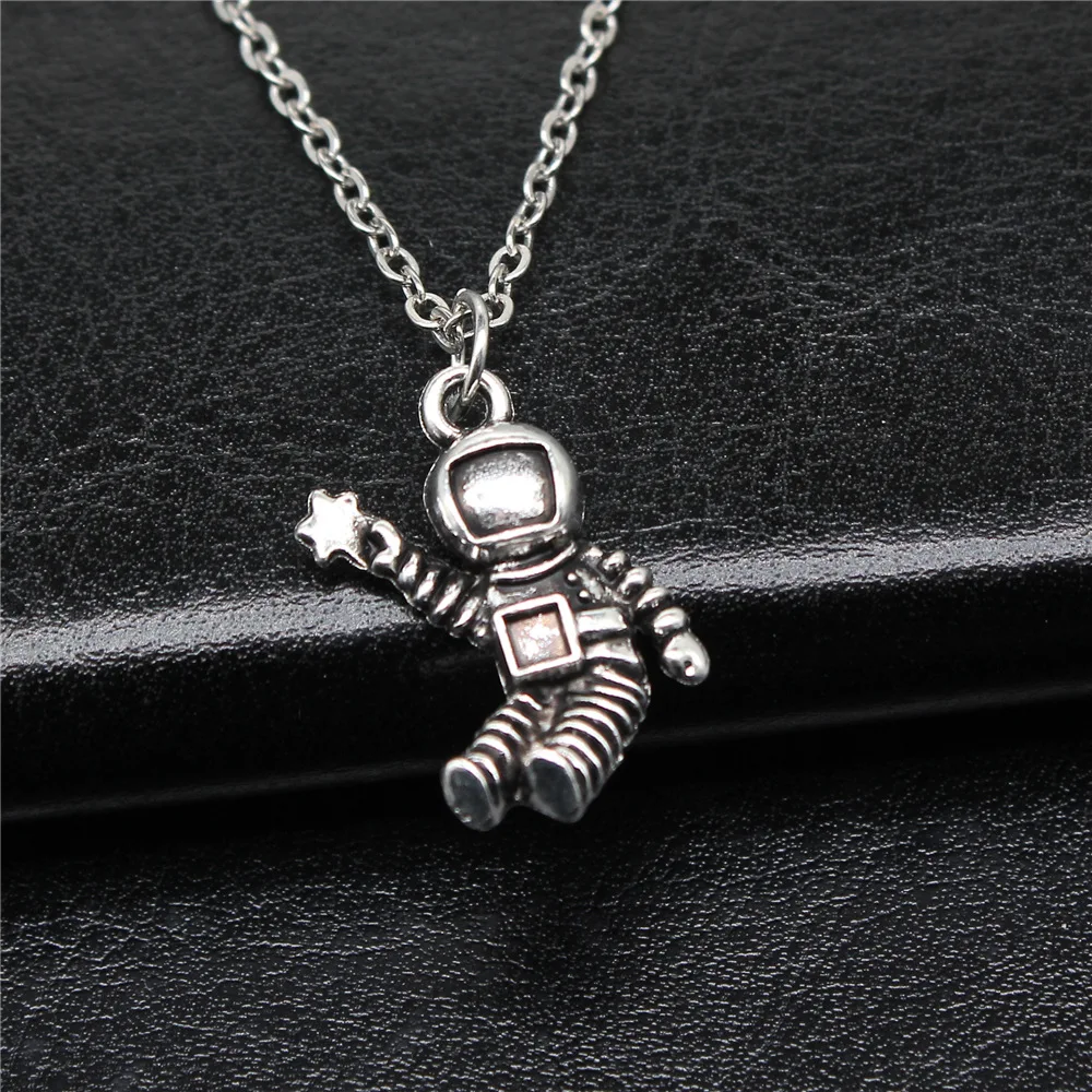 Drop Shipping Antique Silver Color 22x14mm Astronaut Necklaces Short Chain Choker Necklaces