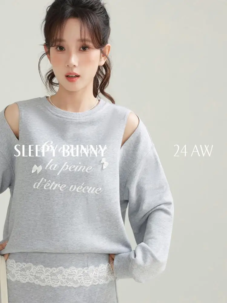 French Letter Print Oversized Pullover Sweatshirt with Lace Detail – Cozy, Warm, Stylish Design for a Chic Streetwear Look