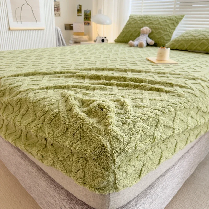 Jacquard Bed Cover 3D Embossed Velvet Mattress Cover Tafferta Bedsheet Winter Warm Fitted Sheet Mattress Protector Thickened