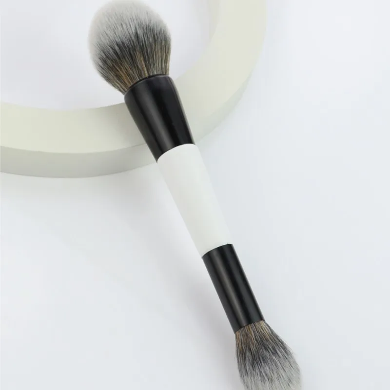 Set di pennelli per trucco a doppia faccia da 4 pezzi per fondotinta, contorno, miscelazione, evidenziazione, fard in polvere