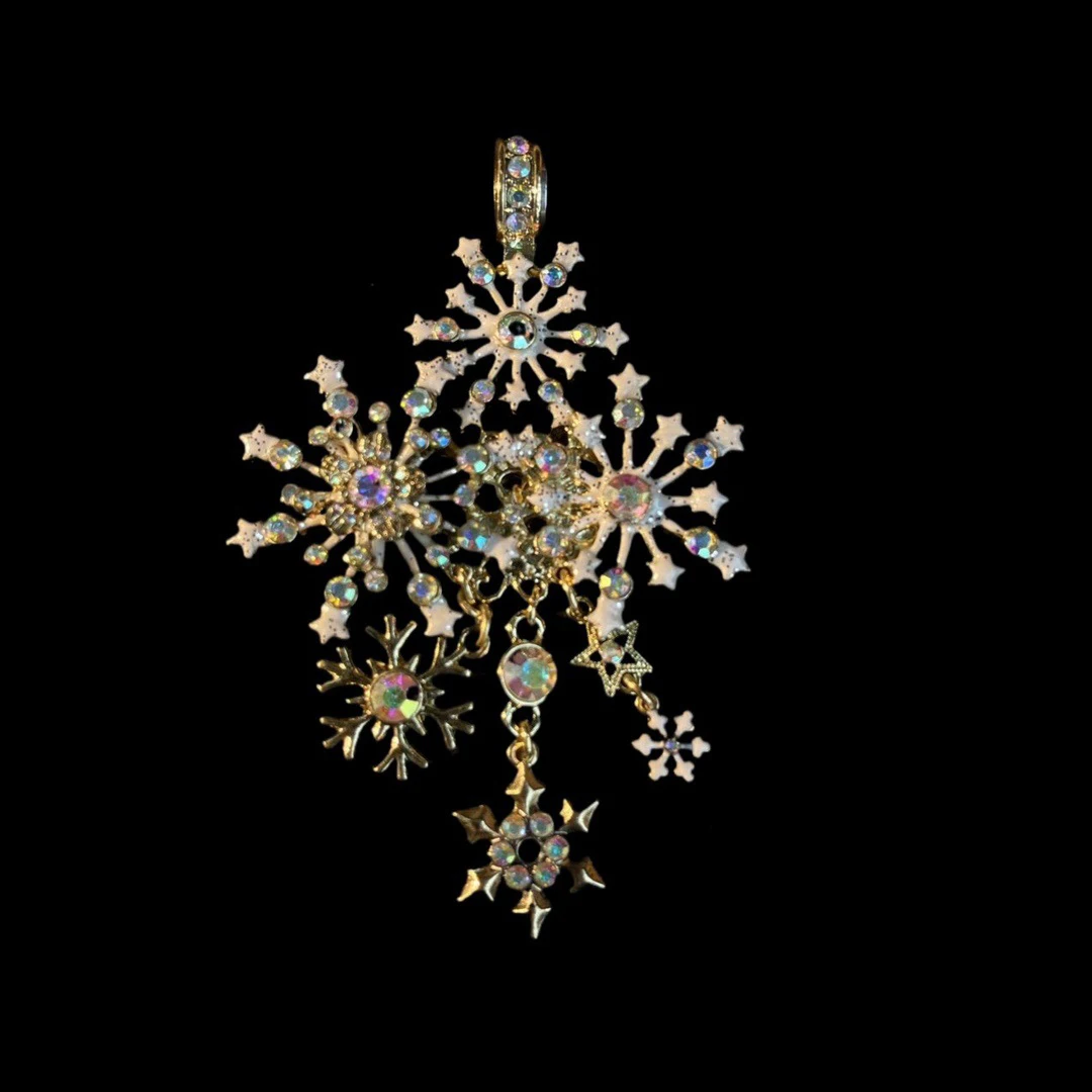 Vintage Temperament Colored Rhinestone snowflake Magnetic Pendant for women‘s girl gift party  Jewelry Accessories