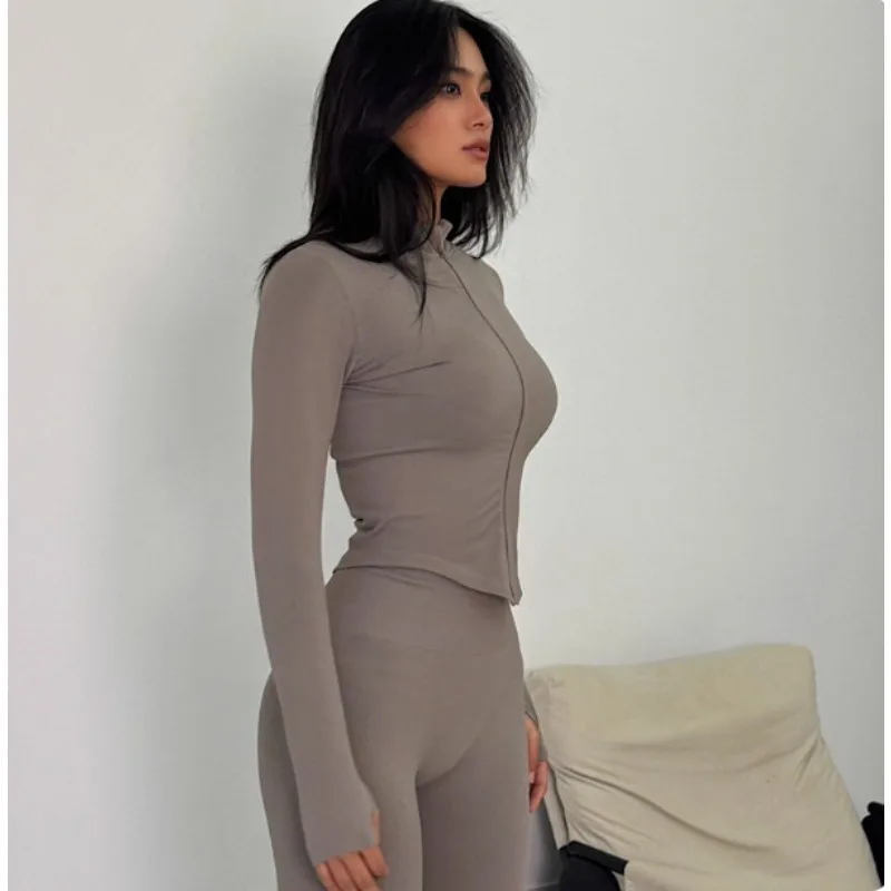 

Женская куртка для йоги на молнии с длинными рукавами, облегающая быстросохнущая одежда для йоги, спортивный топ для фитнеса на открытом воздухе