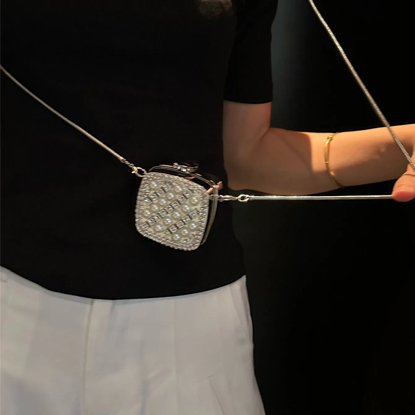 الفرنسية حجر الراين سلسلة معدنية حقيبة صغيرة رفرف شكل الفضة الصلب عبر الجسم صندوق أكياس موضة مساء حفلة فاخرة مخلب المحفظة