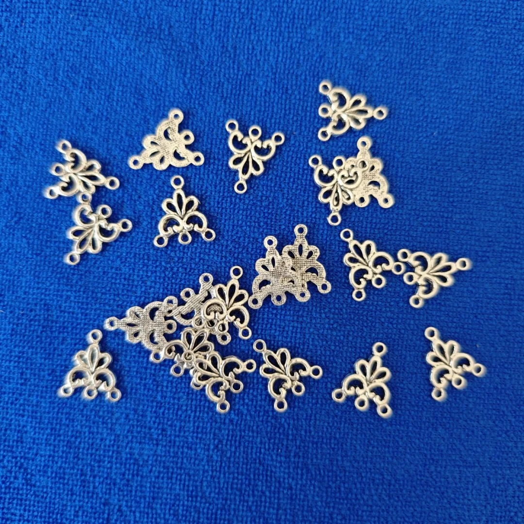 80pcs Tibetan silver metal floral triangle 3-to-1 links for earring making