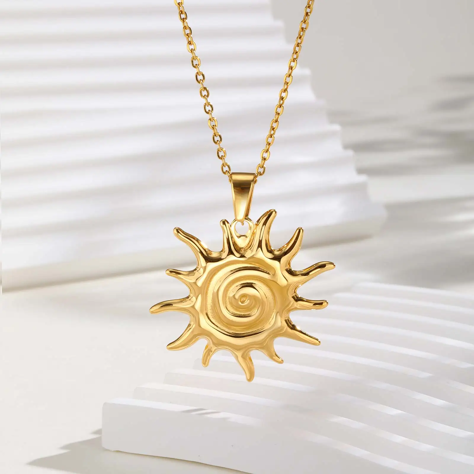 قلادة من الفولاذ المقاوم للصدأ على شكل شمس، قلادات سلسلة نسائية مطلية بالذهب، هدية مجوهرات بسيطة