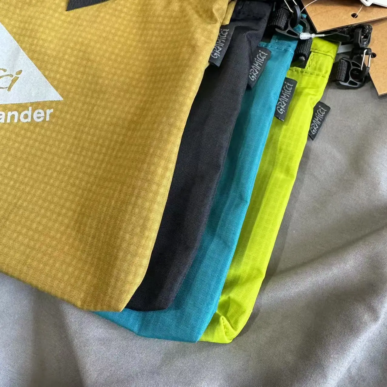 وحقيبة حبال مثلثة عاكسة للجنسين حقيبة رياضية كروس للمشي لمسافات طويلة وركوب الدراجات على الصدر حقيبة هاتف مقاومة للماء وخفيفة الوزن كاجوال