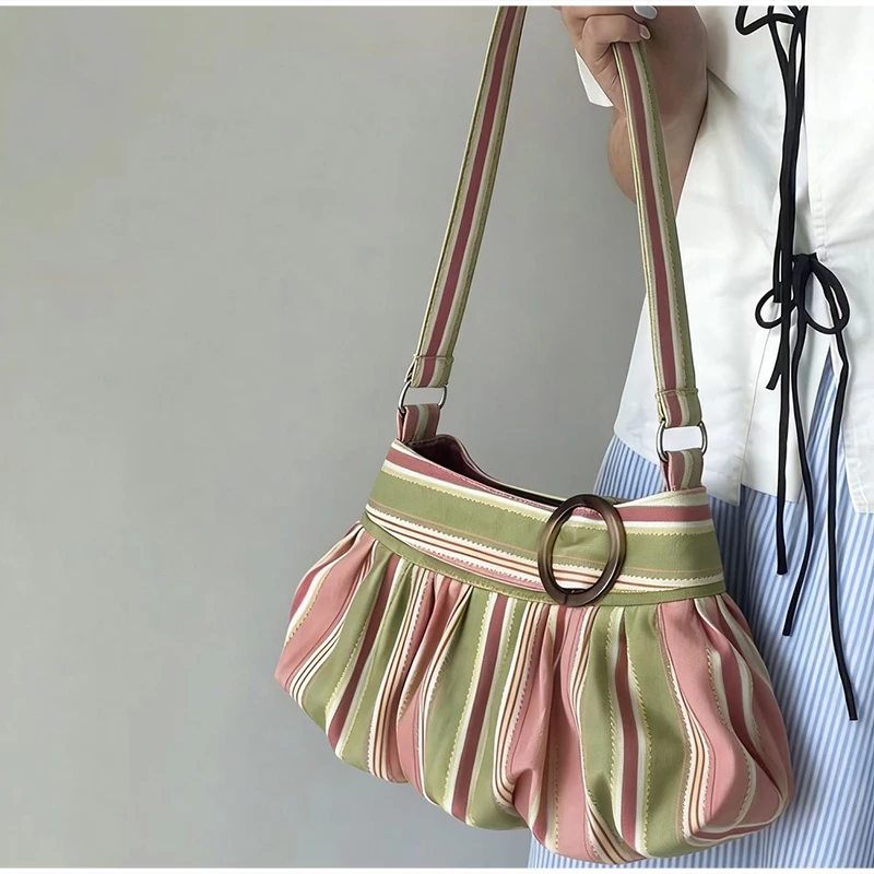 Koreanische Umhängetasche mit Polka Dots, große Tragetasche mit plissiertem Design und Holzknopf-Dekor, niedliche lässige Handtasche für Mädchen – Detail 14