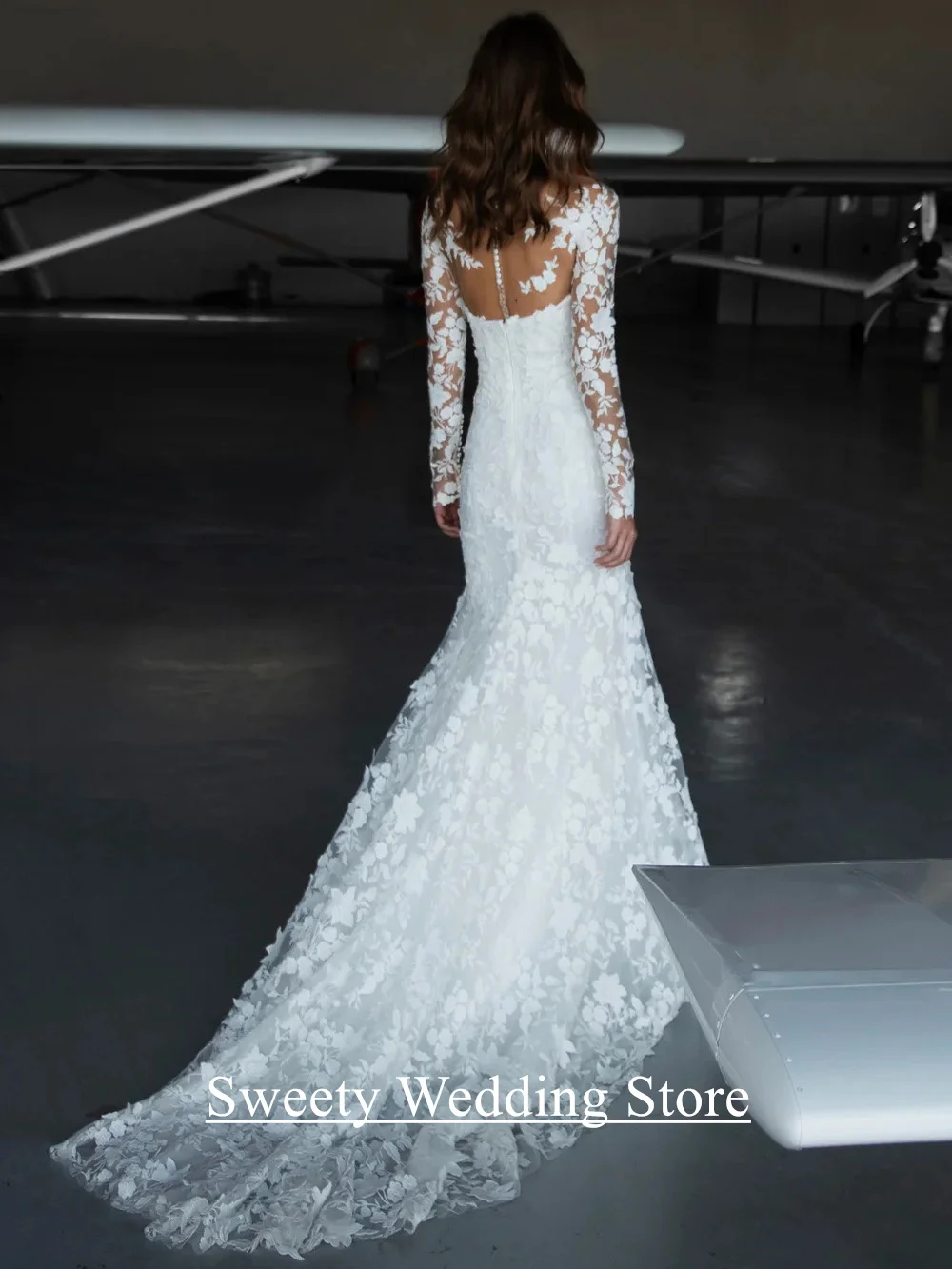 Abiti da sposa a sirena in pizzo per donna Maniche lunghe personalizzate Scollo rotondo Sweep Train Bottoni con cerniera posteriore Abito da sposa