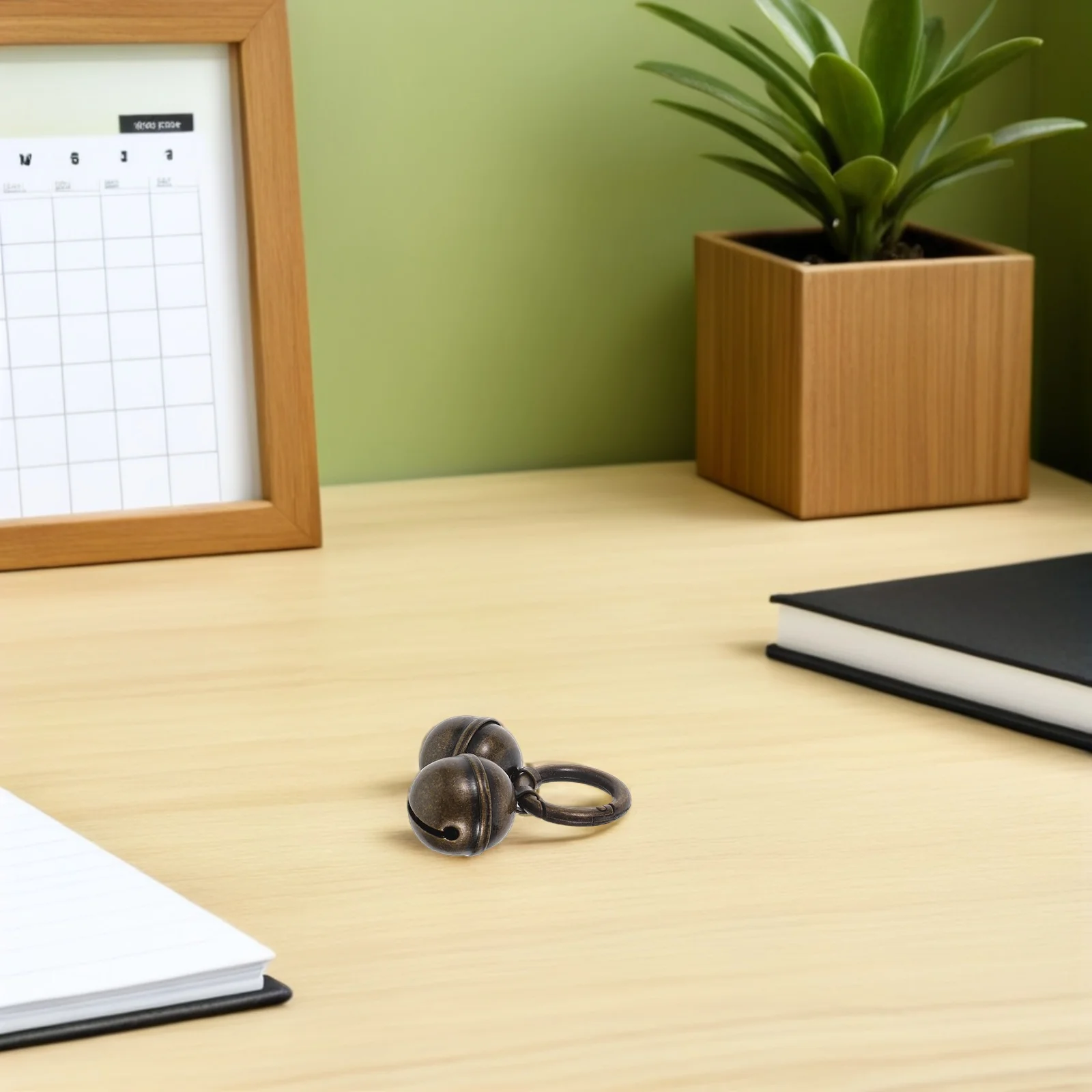 

2pcs Pet Bells With Quick Clips For Dog Cat Collars Brass Small Animal Bells For Tracking Training Holiday Decoration Accessory