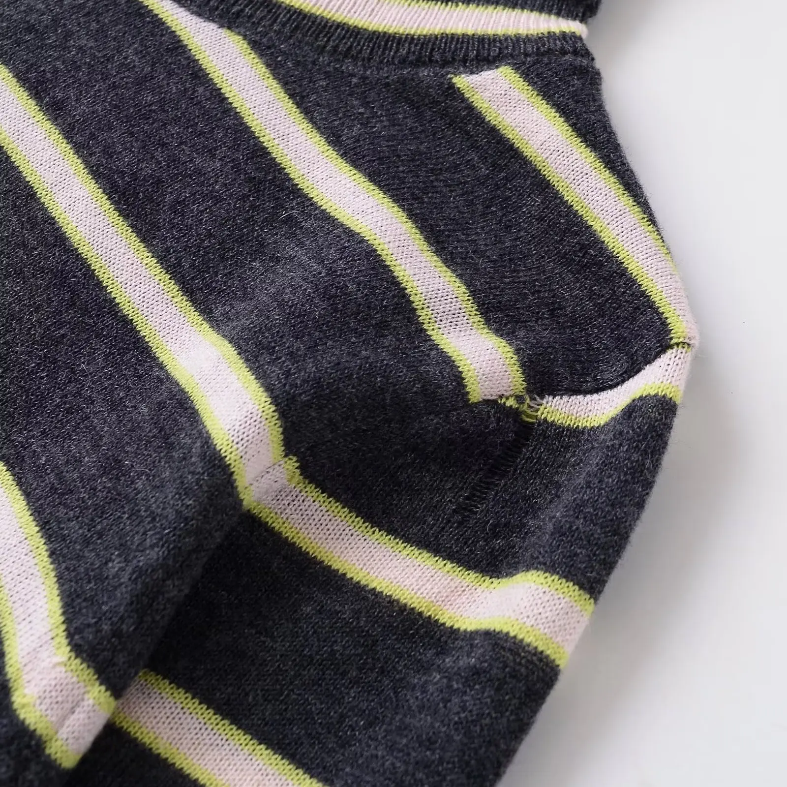 Faionable Ultradünne gestreifte Strickwaren JNLEAOG Damen SLE Herbst Neuankömmling Weiches Polyester Langes Sve Oberteil mit hohem Kragen