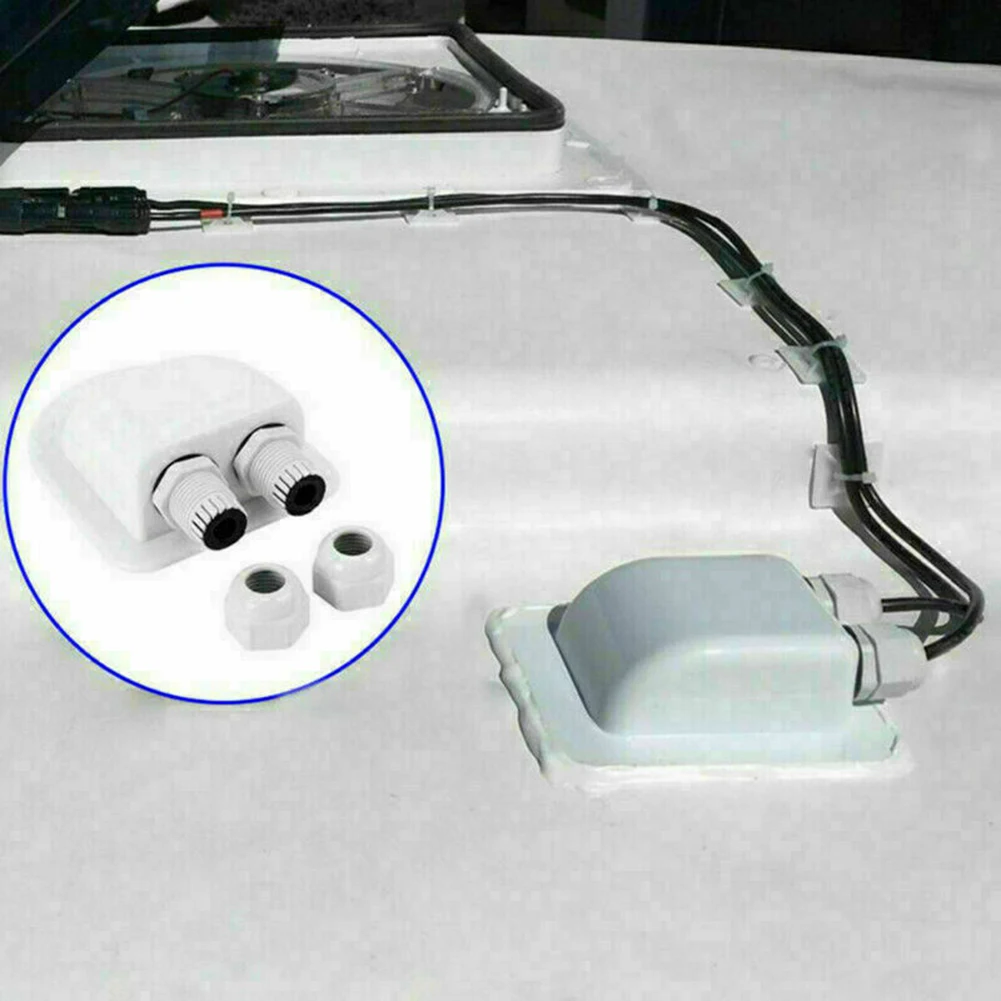 Scatola di giunzione per auto Cavo per tetto auto Cavo per tetto 9 * 11,2 * 4,2 cm Caravan Ingresso solare Cavo solare Scatola di giunzione per camper Alta qualità