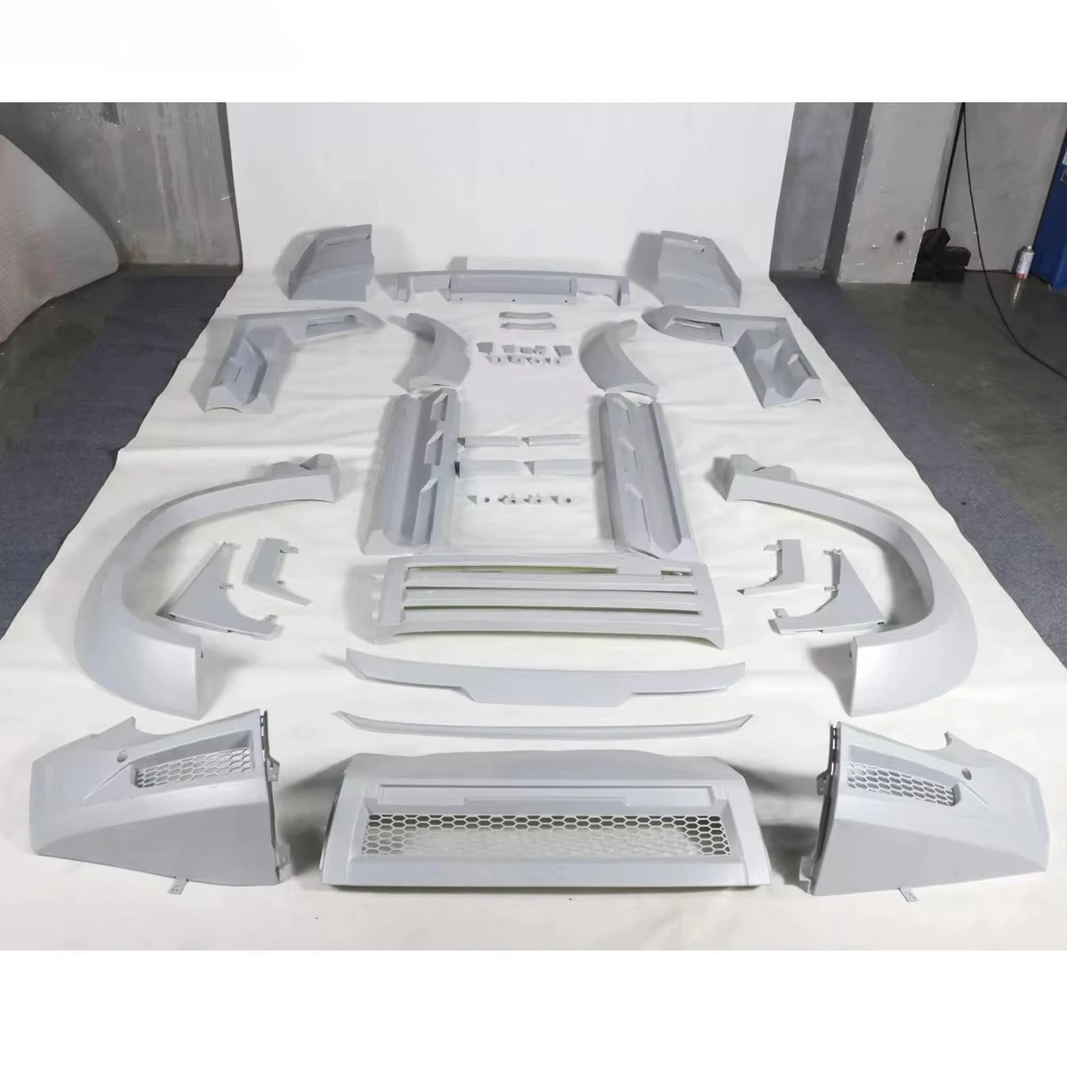 For Land Rover Defender 90/110 L663 2020+ Upgrade to LUMMA WIDE Style Bodykit Include Grille Wheel Arch