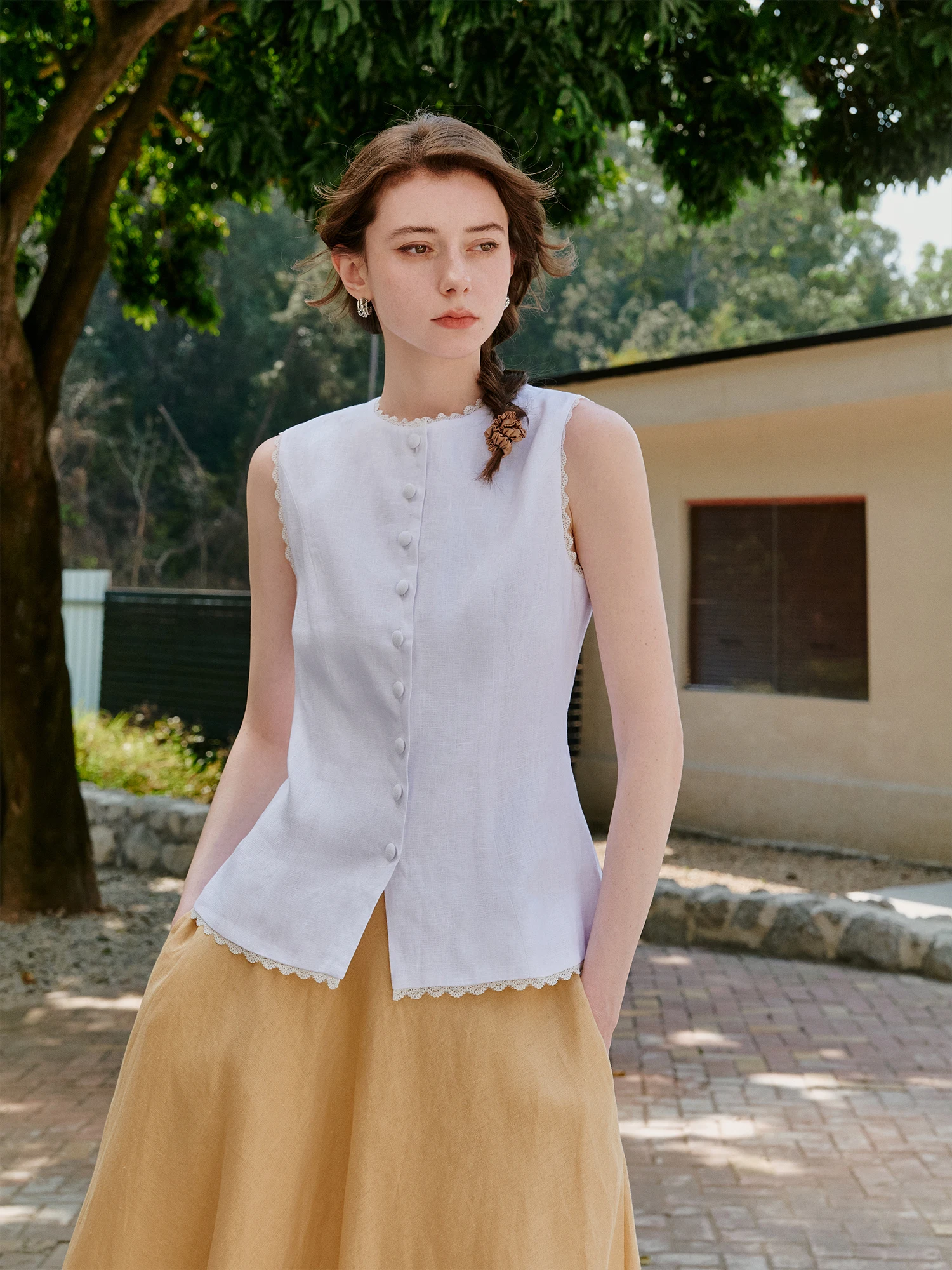 

Льняной жилет с кружевной отделкой и шортами S9199R13: комфортная посадка, универсальный стиль, застежка на одну пуговицу, круглый вырез