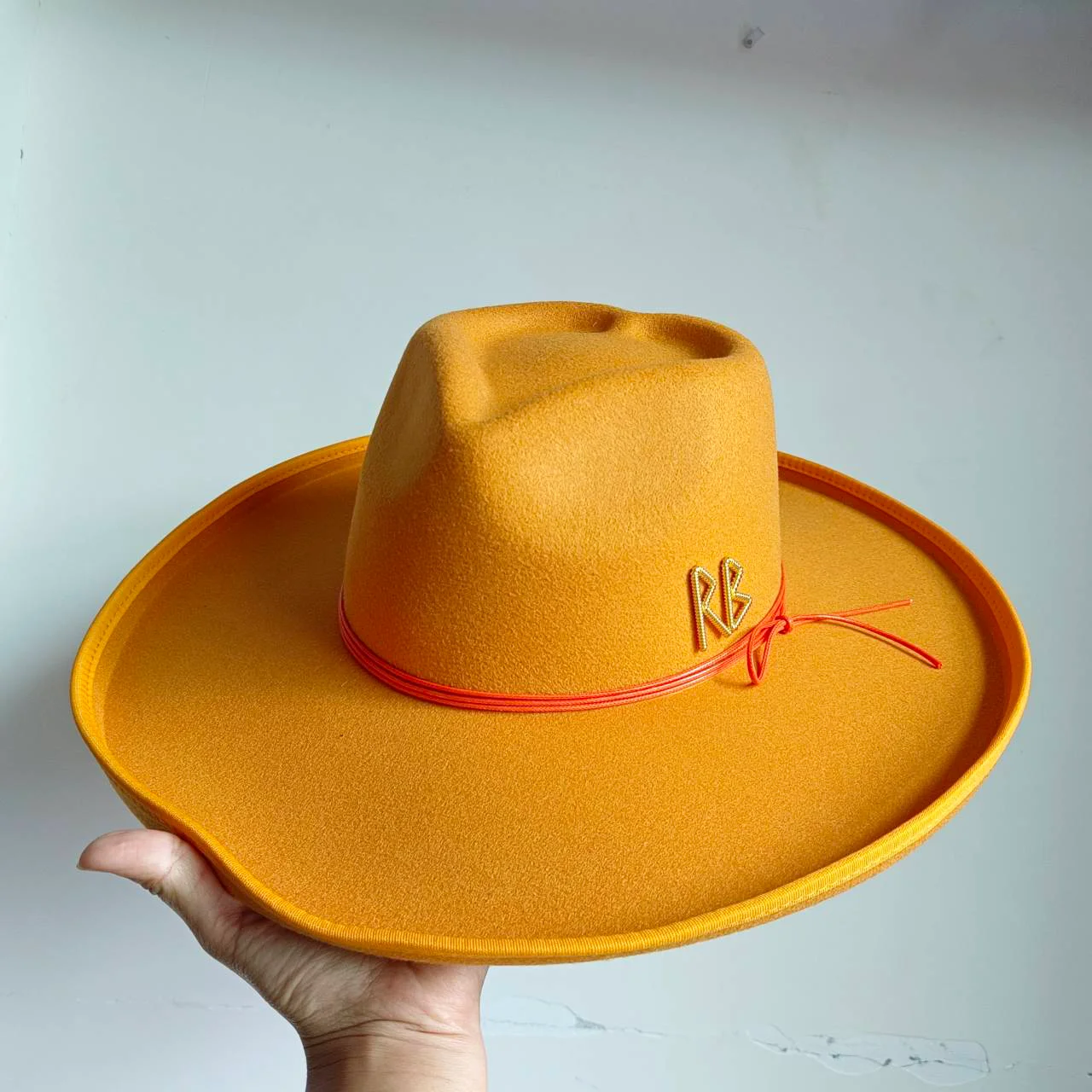 Chapéu fedora de aba de 10cm, novo chapéu masculino e feminino com fita colorida letras em inglês, aba larga, novo chapéu unissex, sombrero hombre, 2023