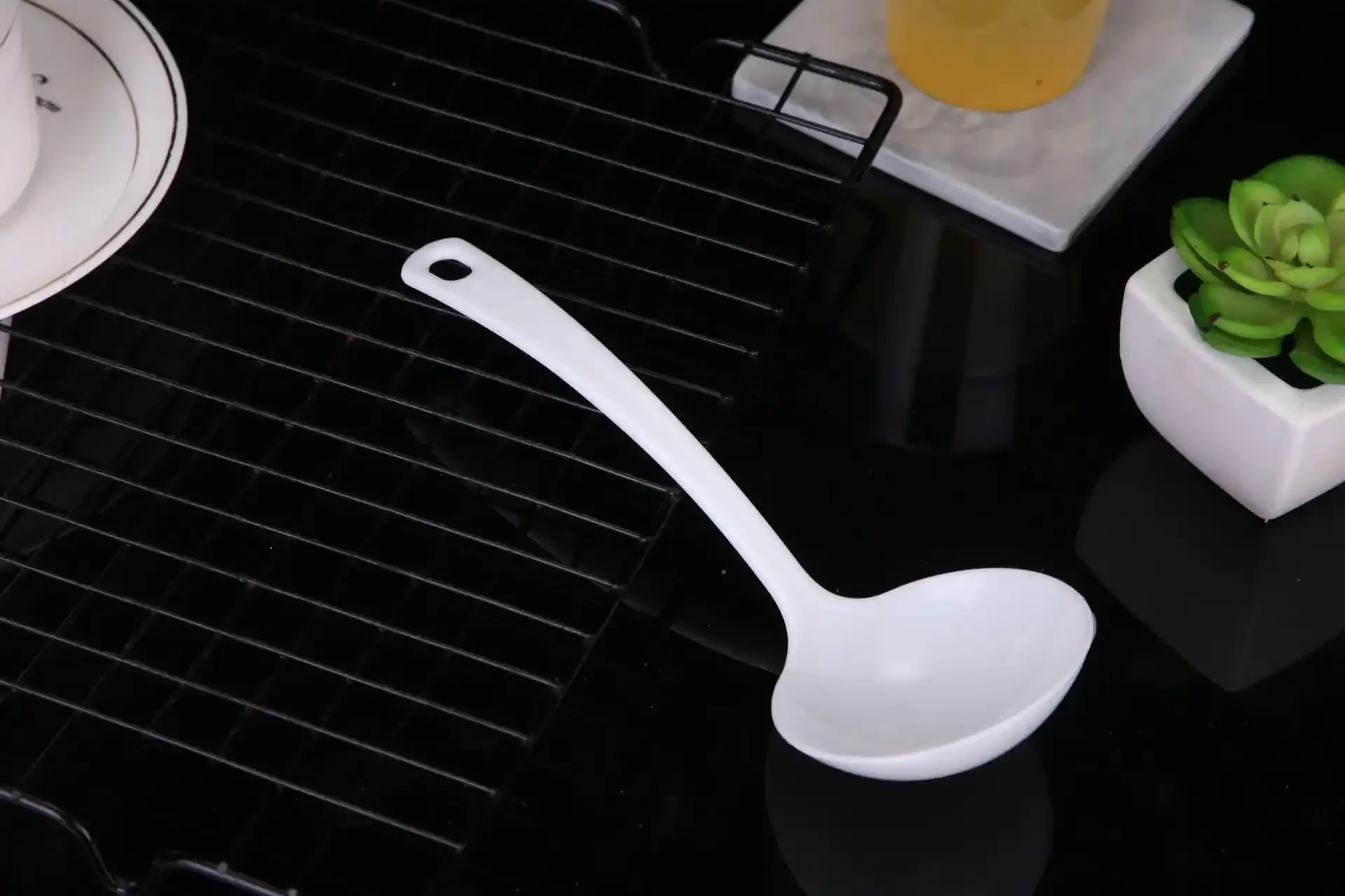 

500ml Lovely Animals Creative Gift Outdoor Portable Sports Cycling Camping Hiking Bicycle School Kids Water Bottle Cocktail Set