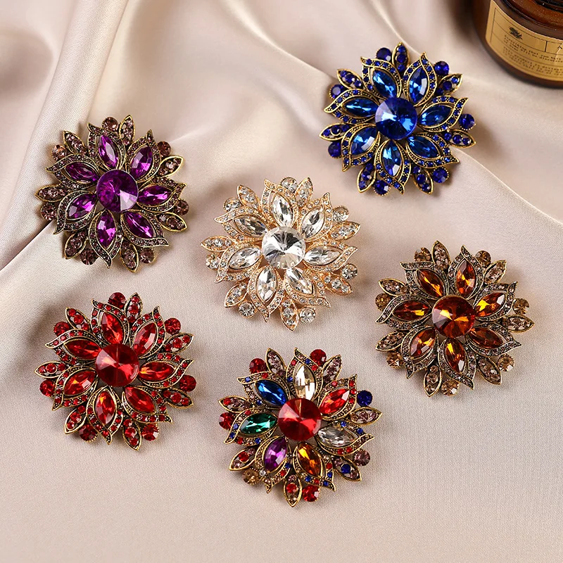 Anmutige Luxus-Kristall-Broschen mit runden Blüten für Damen, trendige Zirkon-Anstecknadeln, Schmuck für Party, Büro, Anzug, Dekoration, Festivalgeschenk – Detail 14