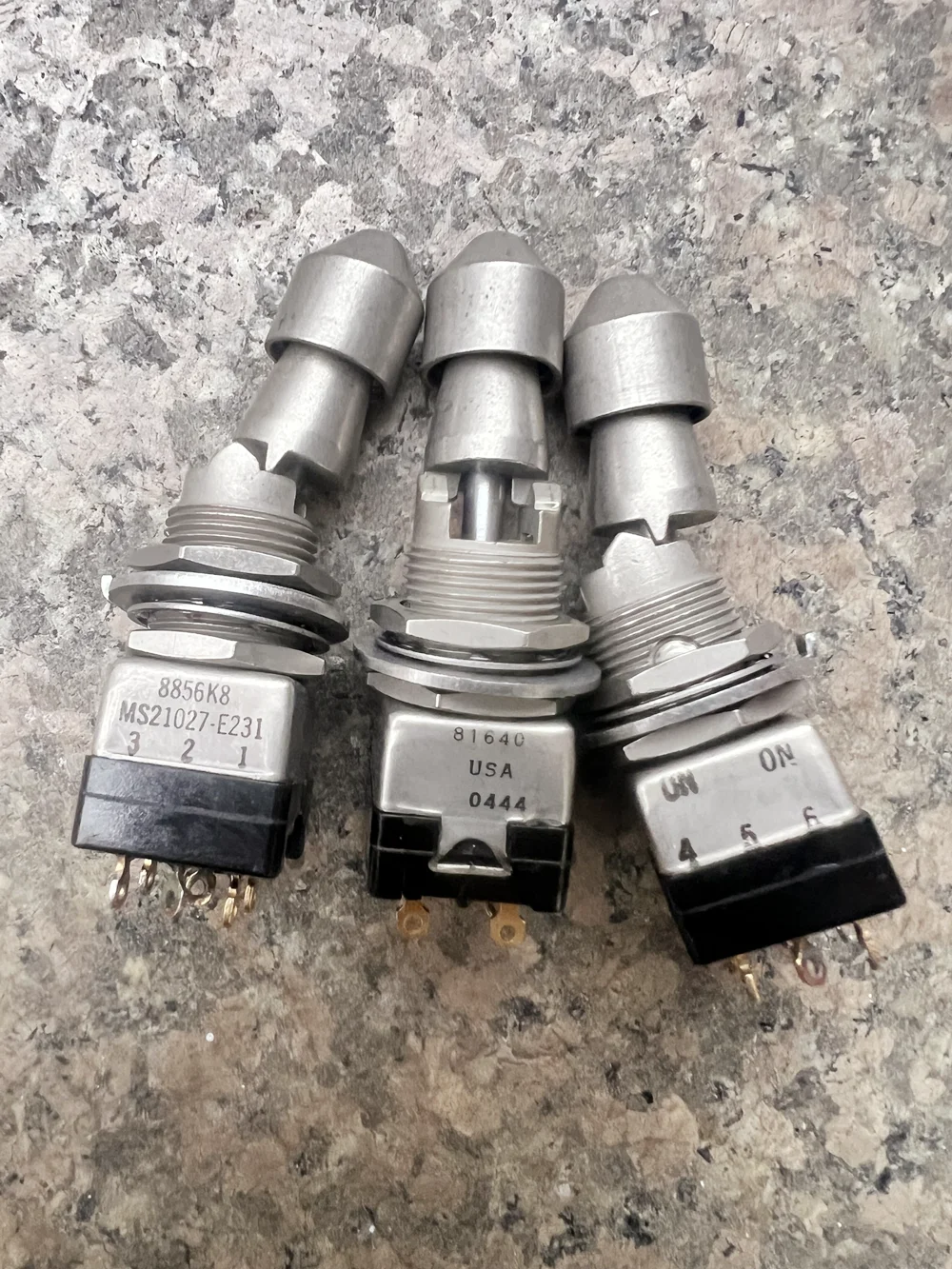 Original New 100% MS21027-E231 6pin 2gear anti misoperation toggle switch opening 12mm