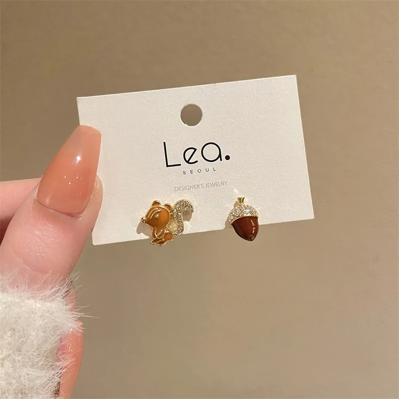 Simple Asymmetrical Small Animal Ear Clip Earrings for Girls Kids Funny Cute Pet Pinenut Squirrel Clip Earrings Without Piercing