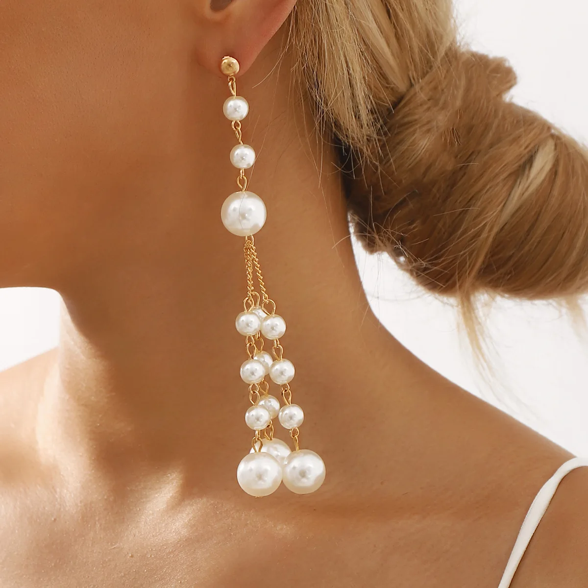 E13012 personalized multi-layer pearl alloy fringed earrings, fashionable and popular temperament raindrop pendant earrings