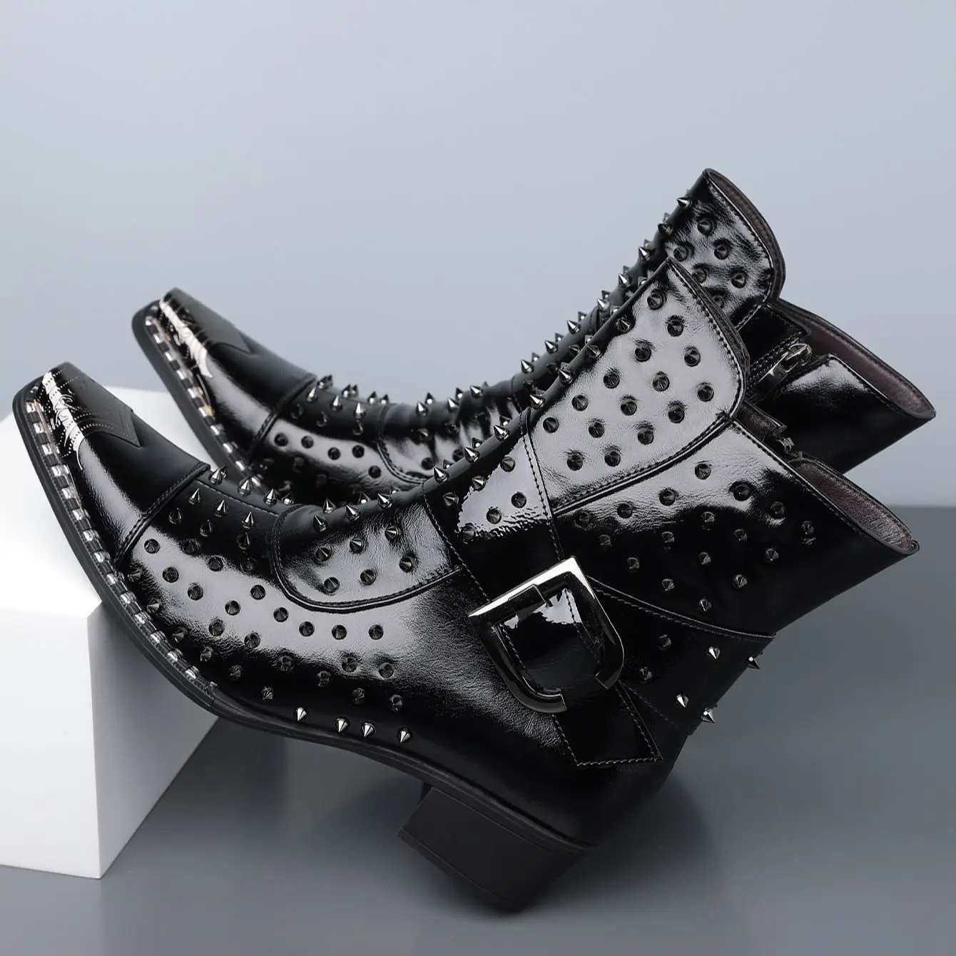 

2026 New Men's Riveted British Leather Riveted Fashion Pointed Glossy Buckle Personality Trend Chelsea Boots