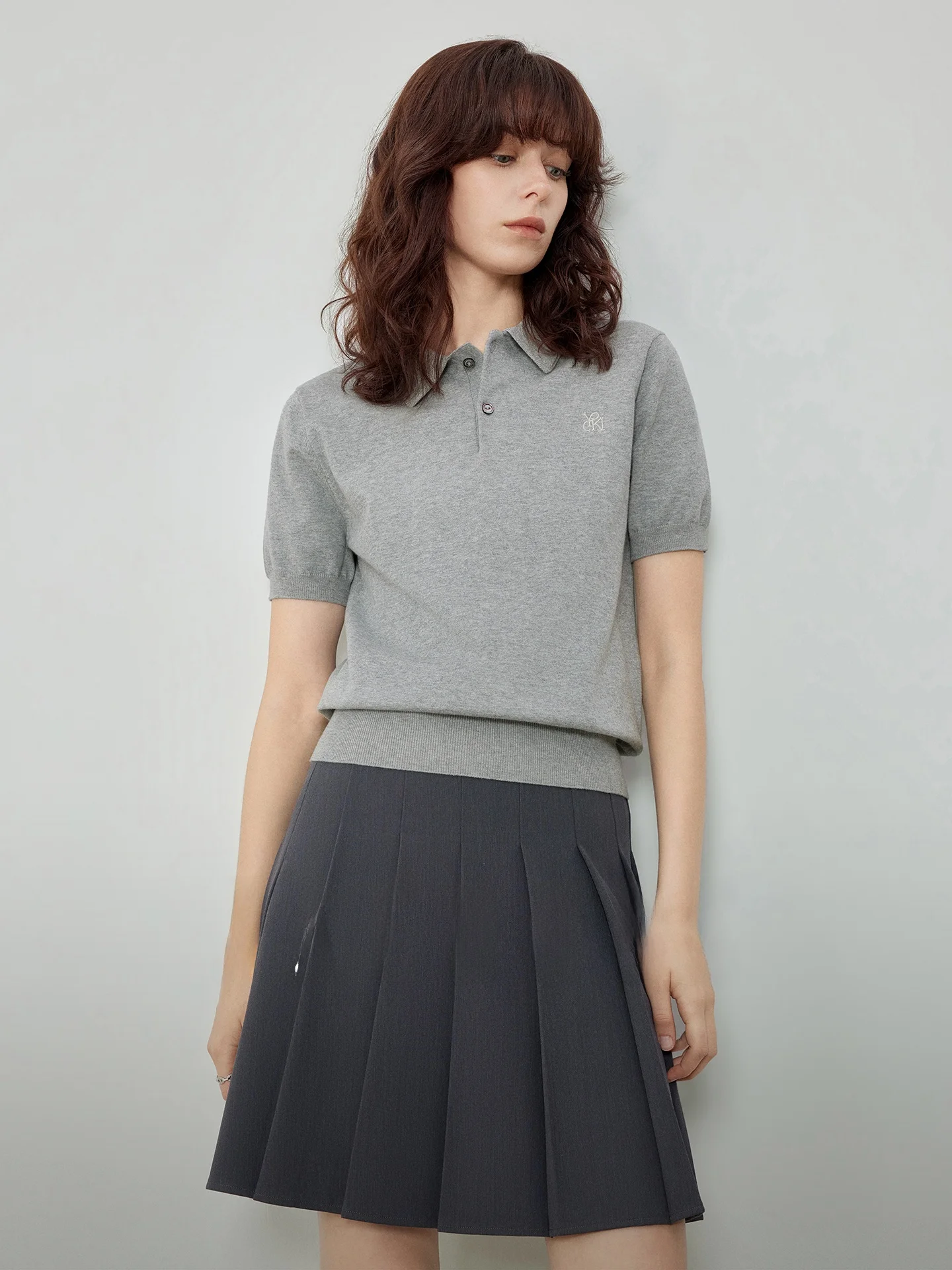 

Yoka Home Minimalist High Intelligence Grey Classic Short Sleeve Knitted Shirt Women Summer Retro Casual Fashion