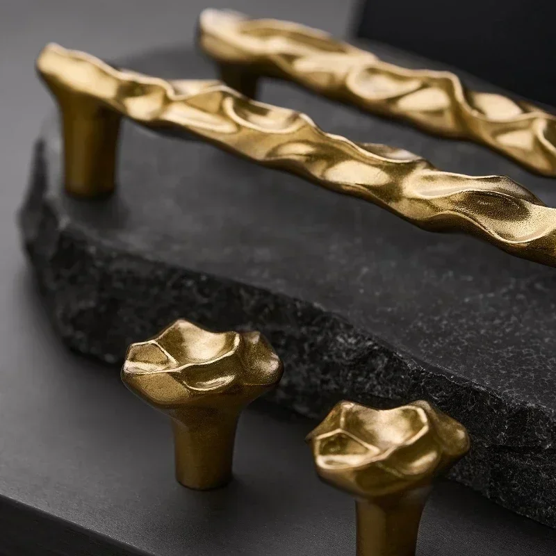High-end Wardrobe Doors Drawers Knobs Luxury Brass Cabinet Doors Furniture Handles Vintage Shoe Cabinet Creative Rock Long Pulls