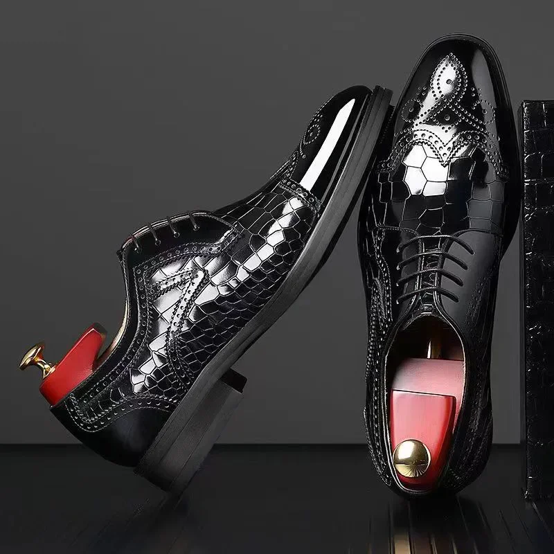 Fashion Men Oxfords Shoes High Quality Pointed Wedding Shoes for Men Luxury Brogue Dress Shoes Office Gentleman Man Flats 38-48