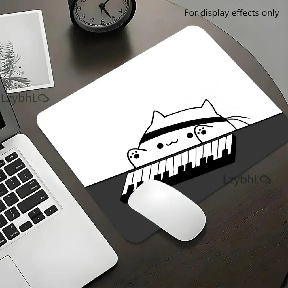 

Cartoon cat paws Mouse Pad New Square Gaming Accessory Rubber Deskmats HD Non-Slip Computer Keyboard Mat 40*45 Laptop Mousepad