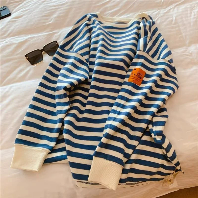 เสื้อยืดลายทางทรงหลวมสไตล์เกาหลี แขนยาว ใส่สบาย ทรงเข้ารูป แฟชั่นอเนกประสงค์ เหมาะสำหรับฤดูใบไม้ผลิและฤดูใบไม้ร่วง