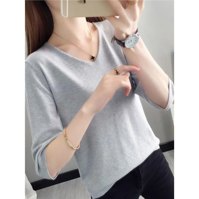 เสื้อถักไหมน้ำแข็งสำหรับผู้หญิง สไตล์สปริง/ออทัมน์ รุ่นใหม่ ทรงหลวม บางเบา คอวี เหมาะสำหรับใส่เป็นเสื้อนอกในฤดูร้อน ใส่ได้ทุกฤดู