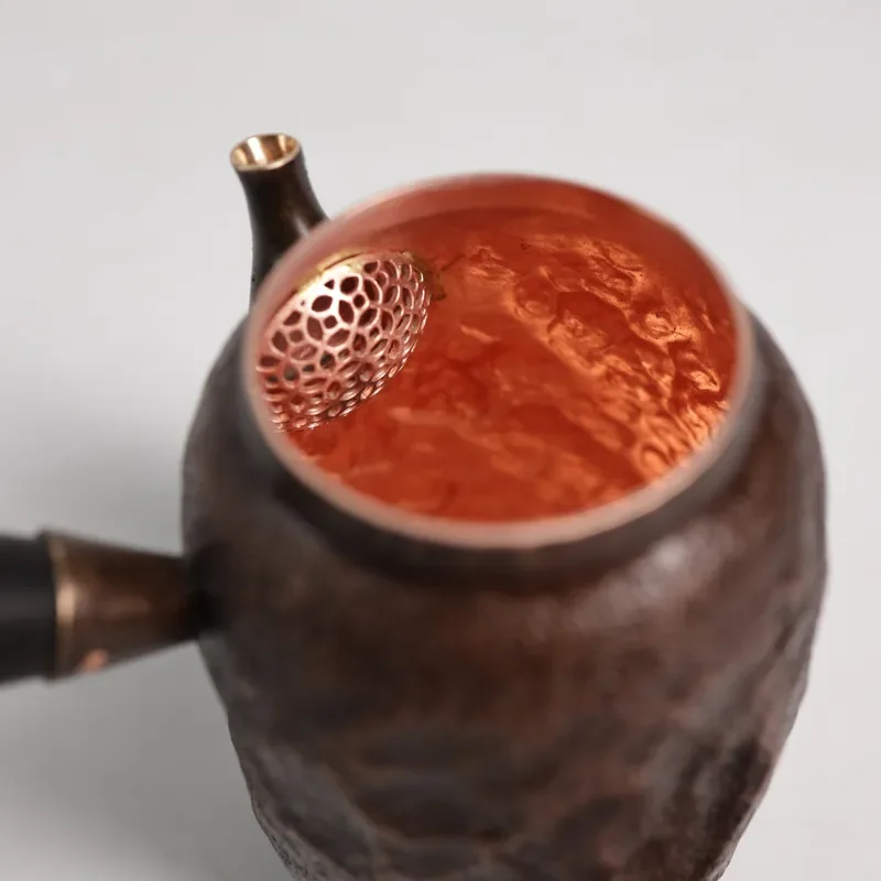 Custom Hand Hammered Copper Teapot 250ml Luxury Classic Metal Tea Pot with High Quality Sandalwood Handle Eco Friendly Design